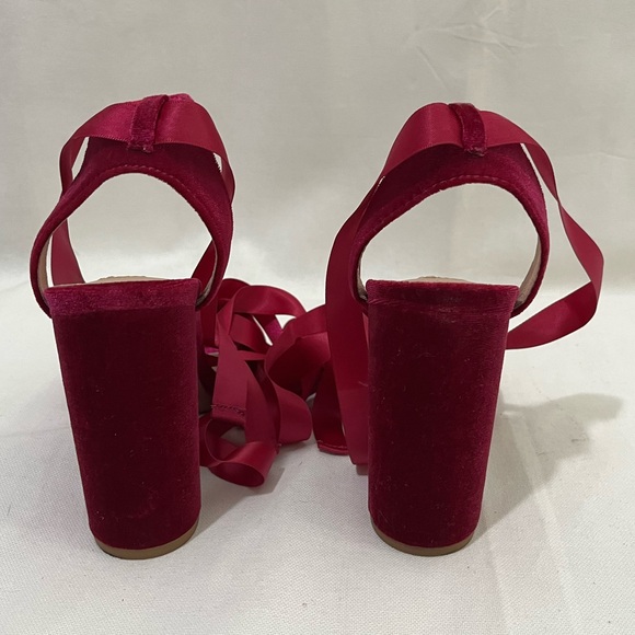 Steve Madden raspberry velvet - Picture 2 of 4